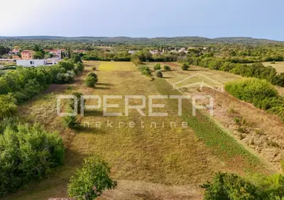 Land 8,650 m², Krmed - building and agricultural land - 8
