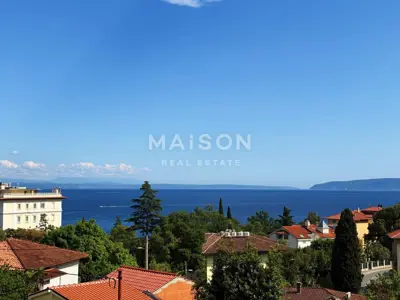 Kuća 250 m², centar Lovrana, pogled na more