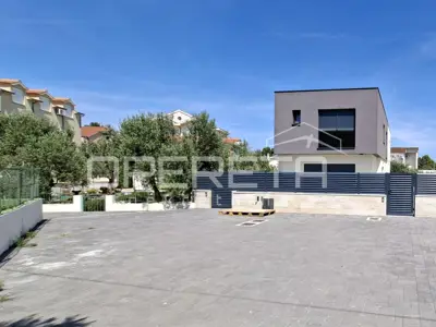 Semi-detached house 149 m², Srima - 200 m from the sea and pool