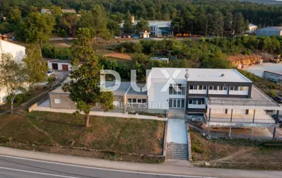 Motel 1,026 m², Pićan - 70 beds and renovated - 2