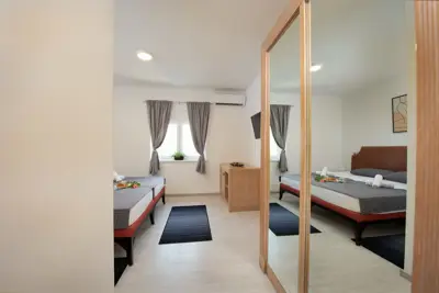 Motel 1,026 m², Pićan - 70 beds and renovated - 6