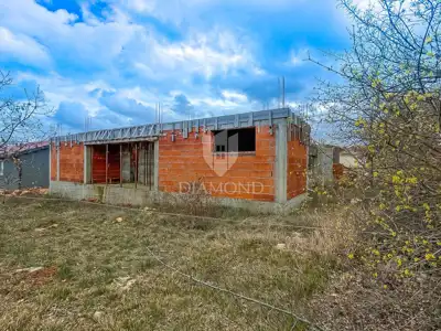 Kuća 135 m², Rovinj okolica - mirno okruženje - 13