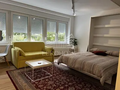 Garsonijera 30 m², Donji grad, Savska - adaptirana