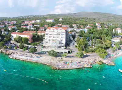 Hotel 5,369 m², Selce - first row to the sea