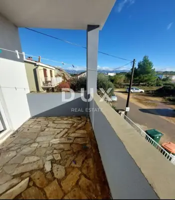 Haus 250 m², Vrsi - 4 Wohnungen und 3 Terrassen - 12