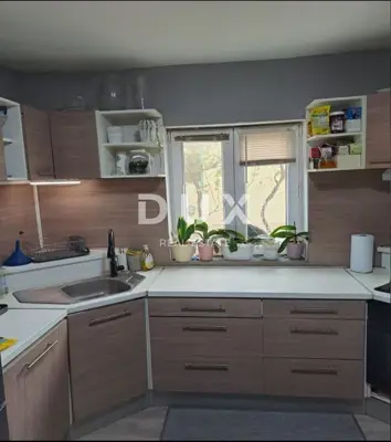 Haus 250 m², Vrsi - 4 Wohnungen und 3 Terrassen - 3