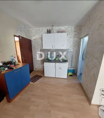 Haus 250 m², Vrsi - 4 Wohnungen und 3 Terrassen - 7