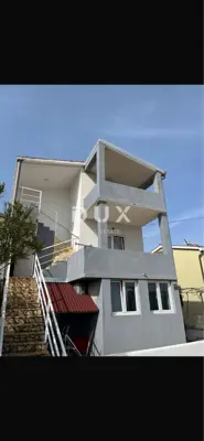 Haus 250 m², Vrsi - 4 Wohnungen und 3 Terrassen