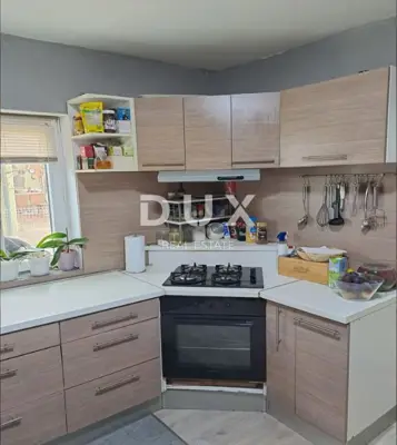 Haus 250 m², Vrsi - 4 Wohnungen und 3 Terrassen - 2
