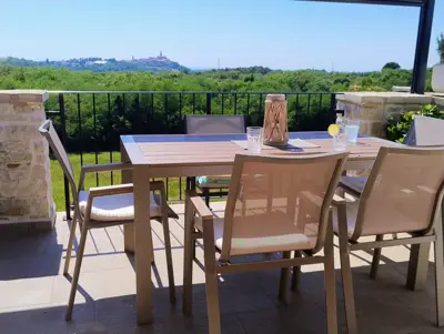 Kuća 115 m², Buje - panoramski pogled i bazen - 10