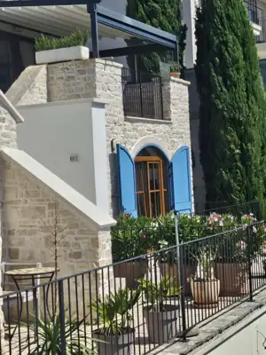 Kuća 115 m², Buje - panoramski pogled i bazen