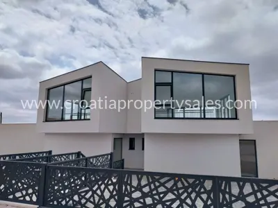 Haus, Šibenik, 198 m², 600 000 € - 3