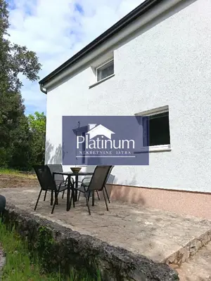 Haus 84 m², Kavran - Terrasse und Parkplatz