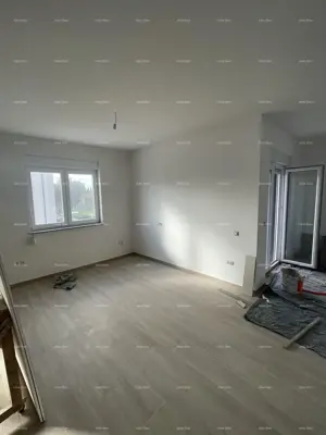 Prodaje se kuća sa tri stana, u Medulinu - 4