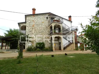 Haus 330 m², Brtonigla - Anwesen mit Bauland - 3