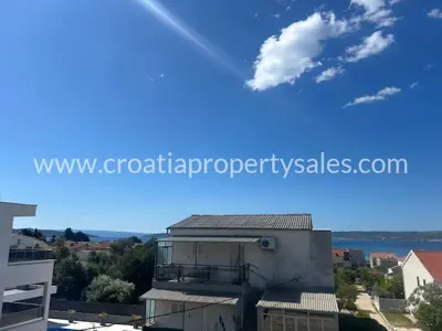 Wohnung 70 m², Kaštela - Meerblick und 300 m bis zum Strand