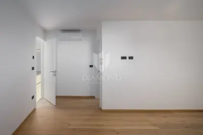 Rovinj, apartment in a prime location with sea view - 11