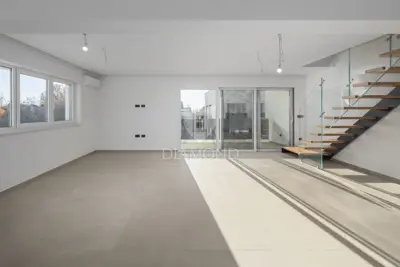 Rovinj, apartment in a prime location with sea view - 2