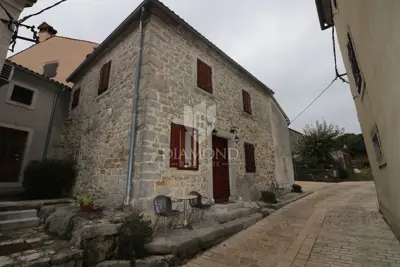 Steinhaus 124 m², Gračišće - renoviert und in Reihe