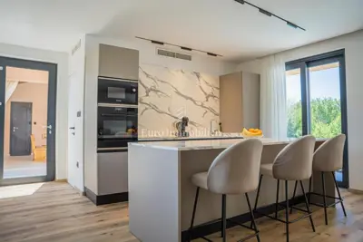 Haus zum Kauf in Višnjan, 377 m² - 15