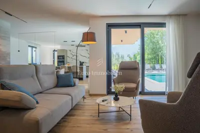 Haus zum Kauf in Višnjan, 377 m² - 12
