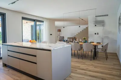 Haus zum Kauf in Višnjan, 377 m² - 14