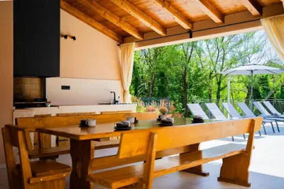 Haus zum Kauf in Višnjan, 377 m² - 3
