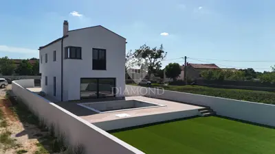 House for sale in Svetvinčenat, 160 m²