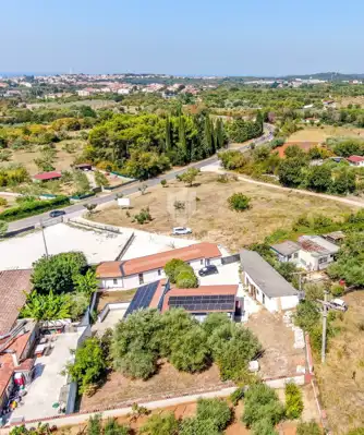 Rovinj surroundings, estate 1,600 m² with two houses and an auxiliary building - 2