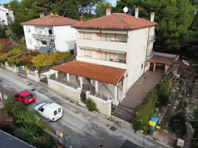 Pula. Zelenika! Freistehendes Haus! 50 Meter zum Strand! Meerblick! - 2