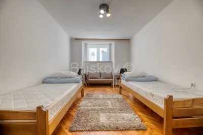 Zagreb, Donji grad, četverosoban stan