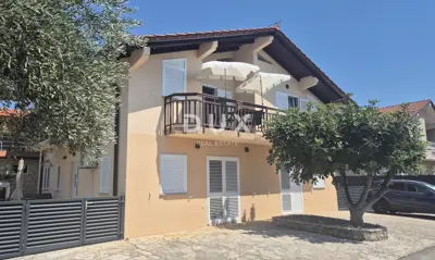 Haus 251 m², Maslenica - 3 Wohneinheiten, Meerblick - 2