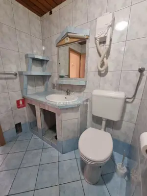 Kuća na moru s dva apartmana, 100 m od plaža - 11