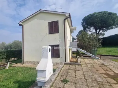 Kuća na moru s dva apartmana, 100 m od plaža