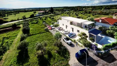 We are selling a beautiful duplex house with a pool and a view of the sea and Brijuni, in Galižana - 2