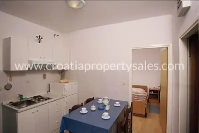 Kuća 694 m², Otok Brač - centar mjesta i blizina mora - 5