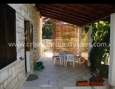 Kuća 694 m², Otok Brač - centar mjesta i blizina mora - 7