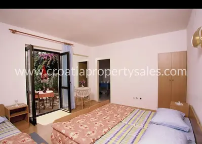 Kuća 694 m², Otok Brač - centar mjesta i blizina mora - 3