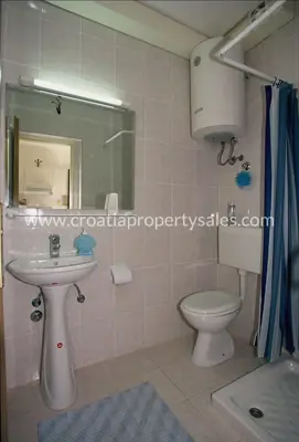 Kuća 694 m², Otok Brač - centar mjesta i blizina mora - 4