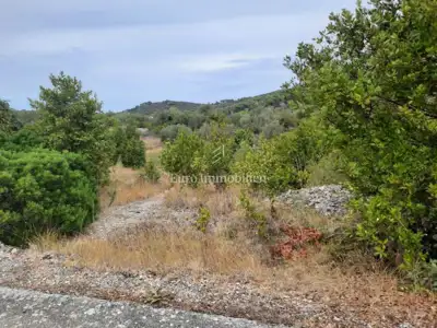 Building plot 649 m², Brbinj - 70 m from the sea