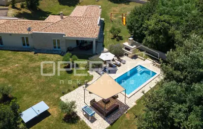 Istra, Labin, predivna kuća sa bazenom na zemljištu od 4261 m², mirna lokacija - 2