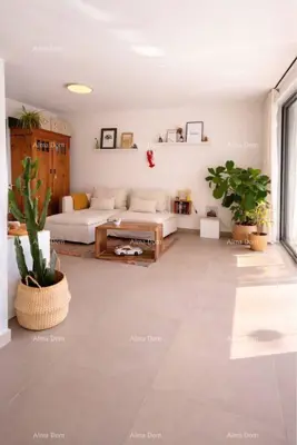 Stan 80 m², Poreč - 2 spavaće sobe i terasa