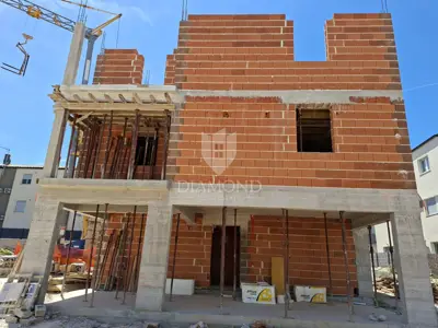 Stan, Valdebek Pula, 2 spavaće sobe, balkon i garaža - 2