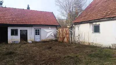 Immobilie in Plaški, ruhige Lage und Obstgarten - 7