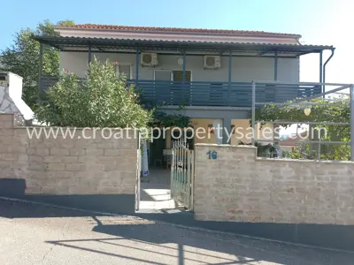 Haus 280 m², Zadar - 100 m von dem Strand und Meerblick