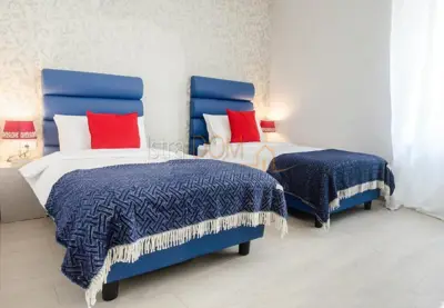 *Stan u centru Pule sa 4 studio apartmana* - 2