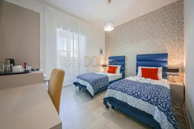 *Stan u centru Pule sa 4 studio apartmana*