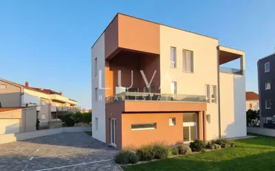 Stan 61,7 m², Vodice - novogradnja s vrtom i dvije terase - 2