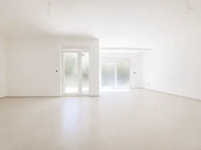 Kuća u Malinskoj, vrt 110 m² i djelomičan pogled na more - 2