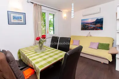 Kuća 62 m², centar Omiša - 3 etaže i terasa - 3